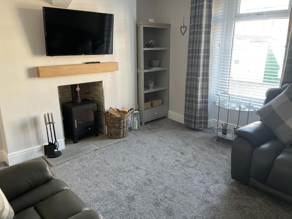 Quirky Cottage In The Centre Of Penrith With A Hot Tub Exterior photo