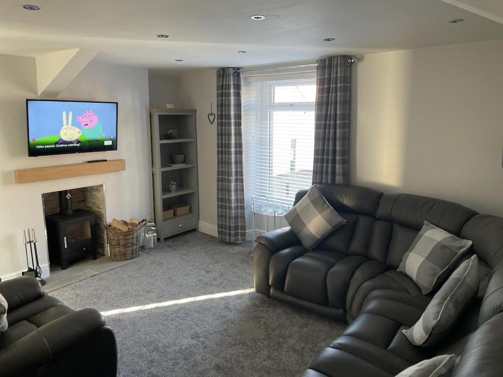 Quirky Cottage In The Centre Of Penrith With A Hot Tub Exterior photo
