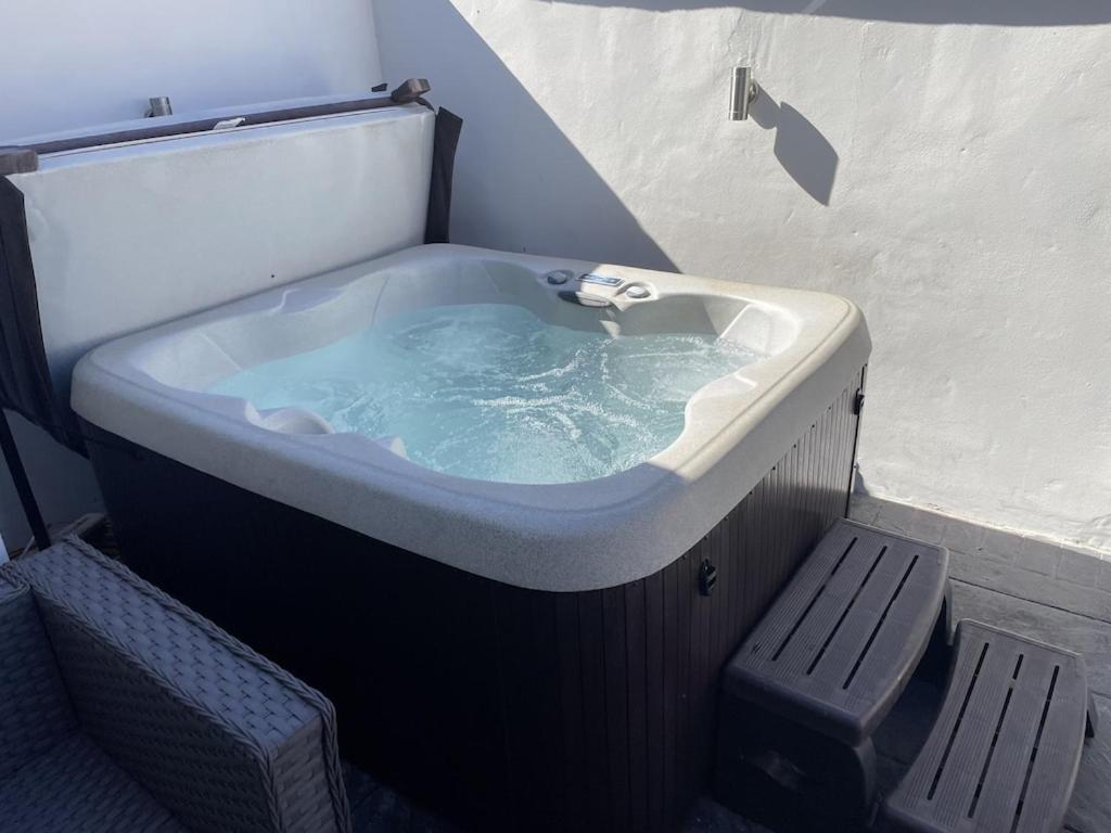 Quirky Cottage In The Centre Of Penrith With A Hot Tub Exterior photo