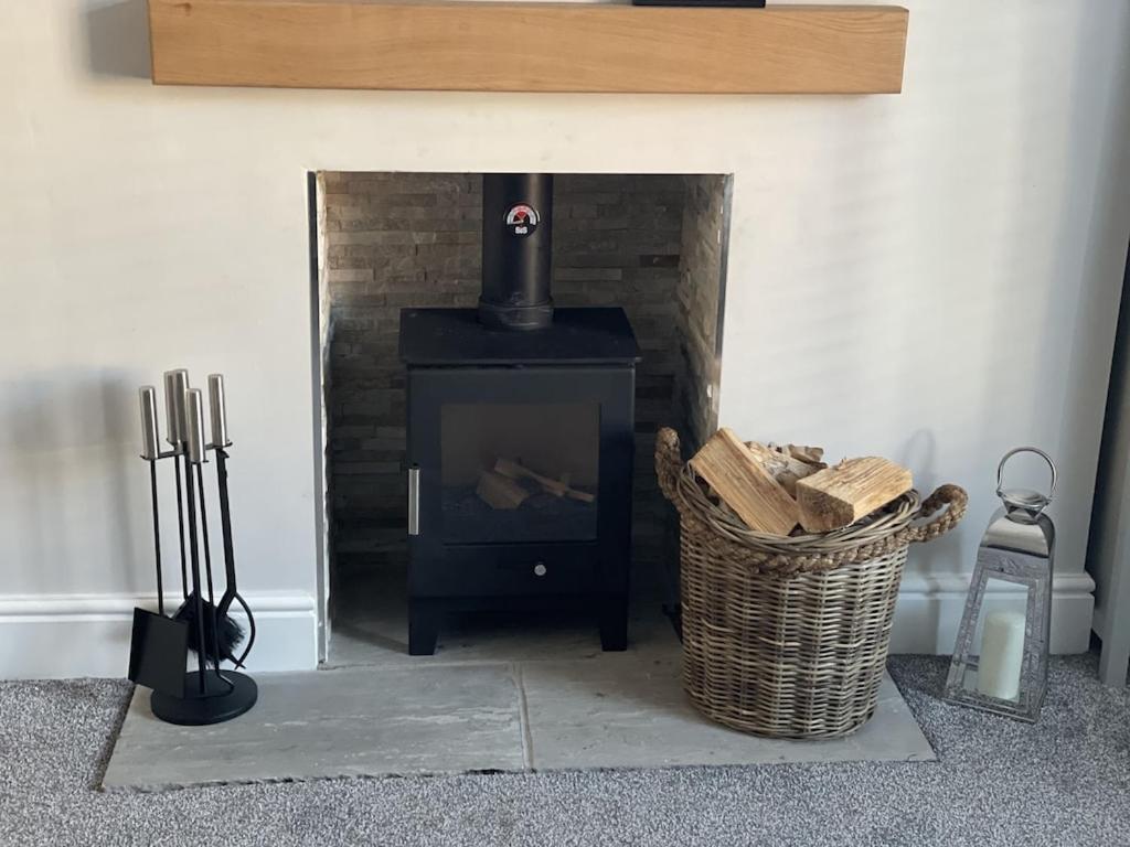 Quirky Cottage In The Centre Of Penrith With A Hot Tub Exterior photo